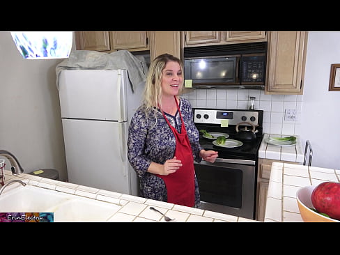 ❤️ Stepmom milking him in the kitchen before his date. Fucking video at en-gb.basseyn-vsem.ru ❌❤